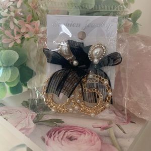 Cute Number 5 earrings